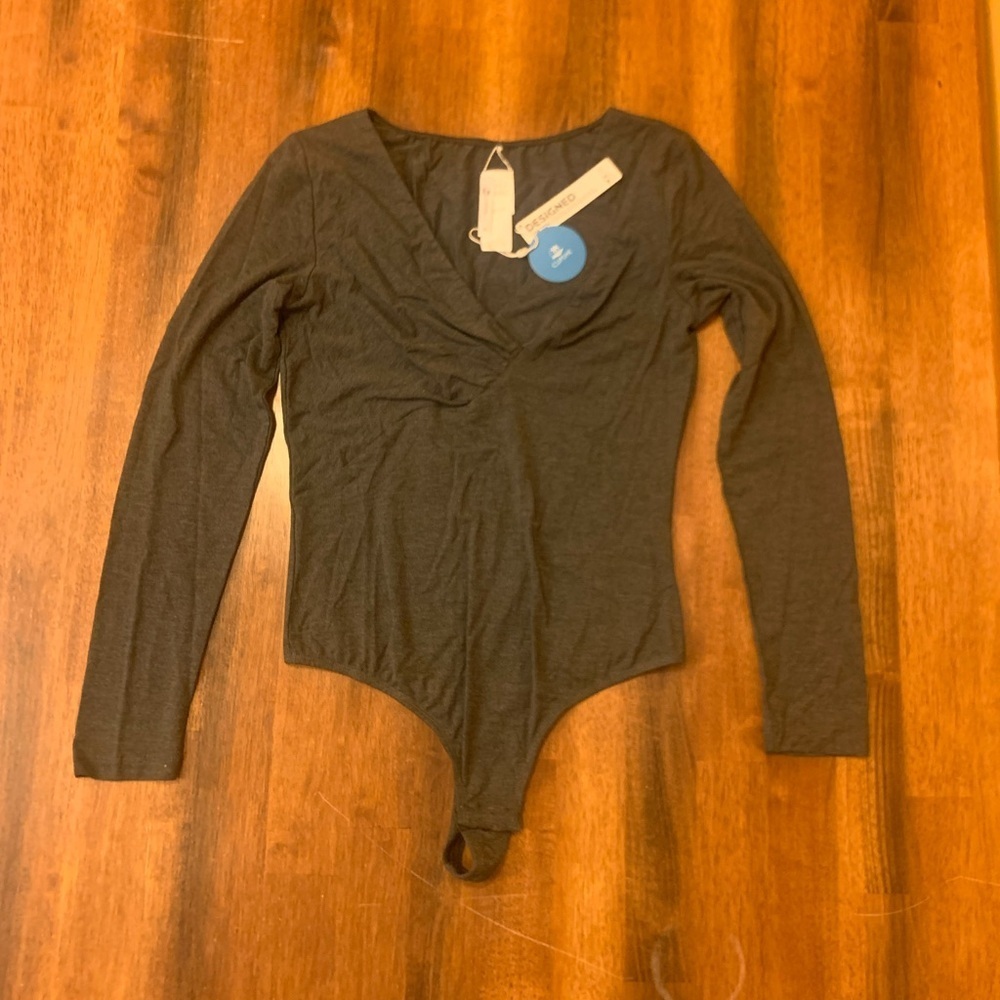 Cupshe NWT Long Sleeve Bodysuit Medium Gray with Deep V-Neckline Detail